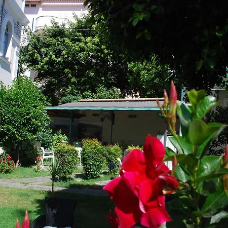 Oda ve Kahvaltı Vittoria 3*