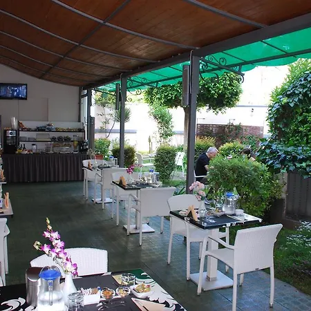 Oda ve Kahvaltı Vittoria 3*